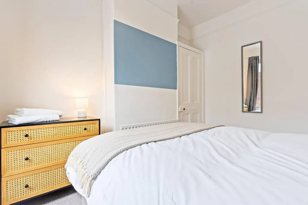Spacious House - Sleeps Up To 9 - Long Stays Welcome - Free Parking, Fast Wifi And Smart Tv By Yoko Property Brotton Holiday home