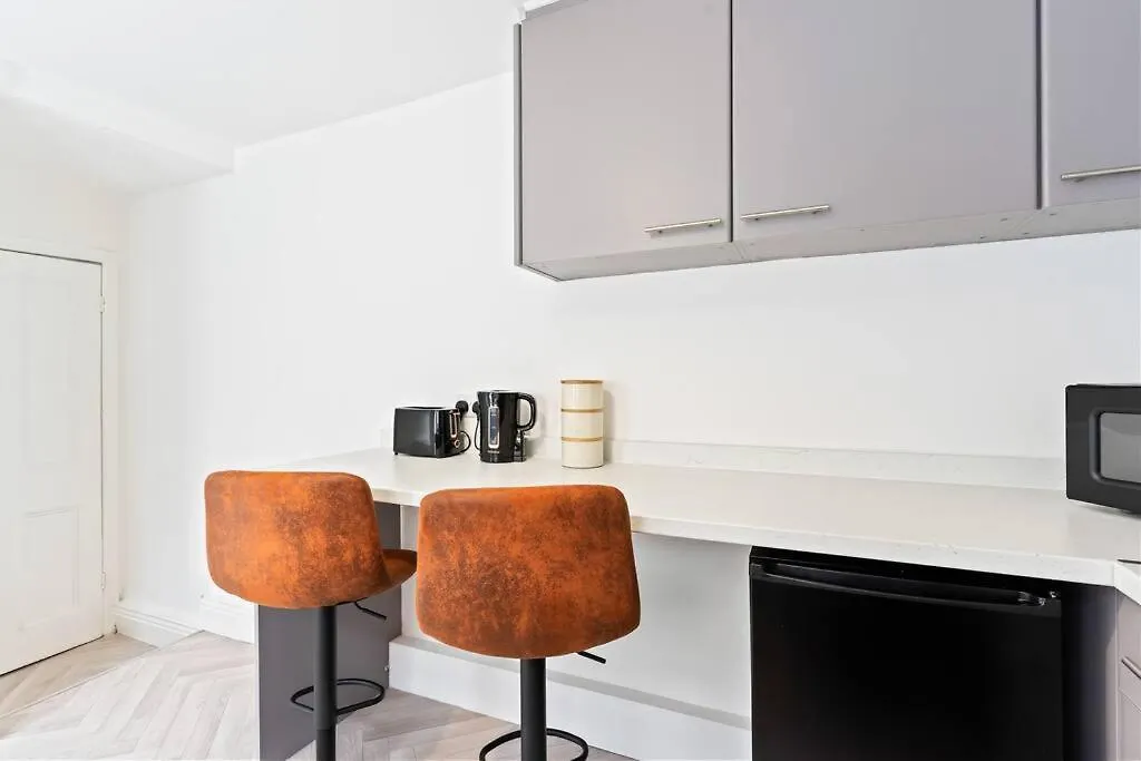 Spacious House - Sleeps Up To 9 - Long Stays Welcome - Free Parking, Fast Wifi And Smart Tv By Yoko Property Brotton